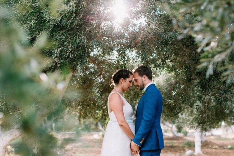 Hochzeitskleid, Gesichtsausdruck, Braut, Pflanze, Menschen in der Natur, Natur, Kleid, Blitzlichtfotografie, Brautkleidung, glücklich,