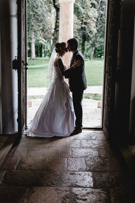 Kleidung,Hochzeitskleid,Braut,Pflanze,Brautschleier,Kleid,Mantel,Baum,Blitzlichtfotografie,Brautkleidung,