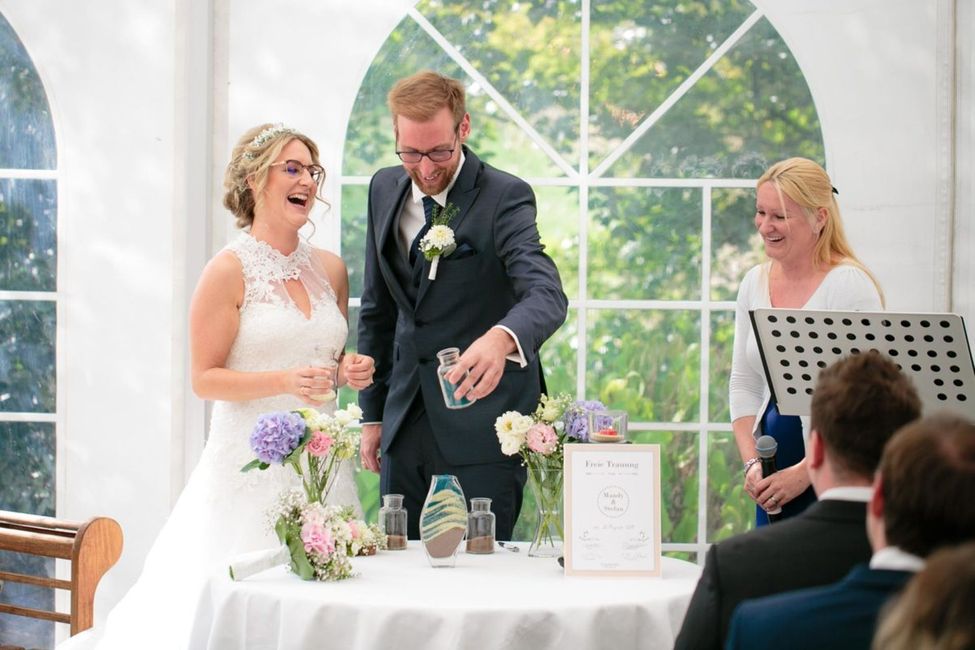 Blume,Foto,Hochzeitskleid,Tisch,Braut,Pflanze,Mantel,Lila,Kleid,Glücklich,
