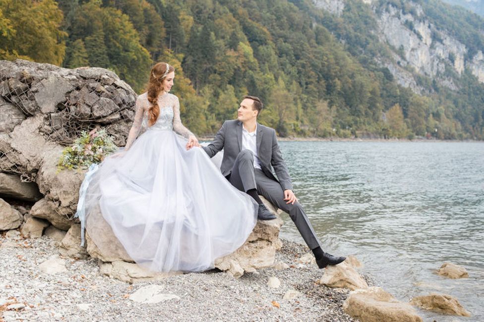 Wasser, Berg, Hochzeitskleid, Braut, Lächeln, Menschen in der Natur, Pflanze, Blitzlichtfotografie, Kleid, glücklich,