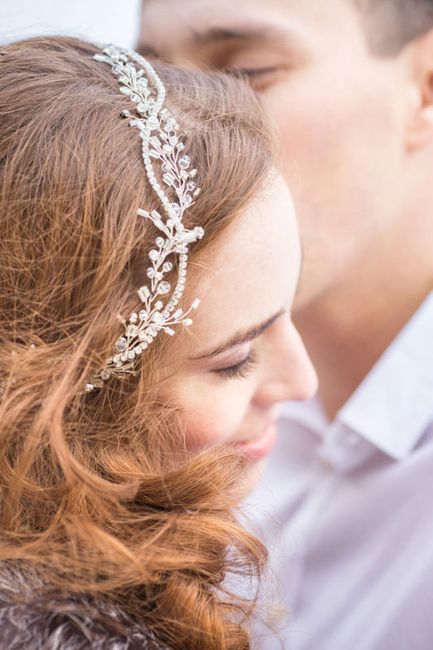 Haut,Augenbraue,Wimper,Braut,Hals,Blitzlichtfotografie,Glücklich,Hochzeitskleid,Geste,Brautaccessoire,