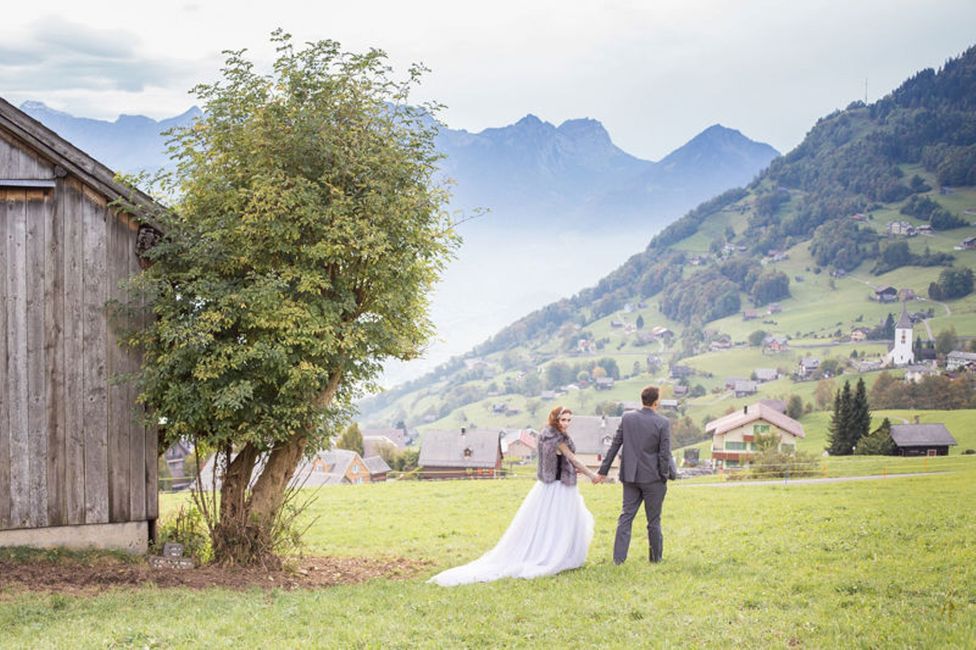 Pflanze, Himmel, Wolke, Hochzeitskleid, Berg, Kleid, Ökoregion, Braut, Menschen in der Natur, Grün,